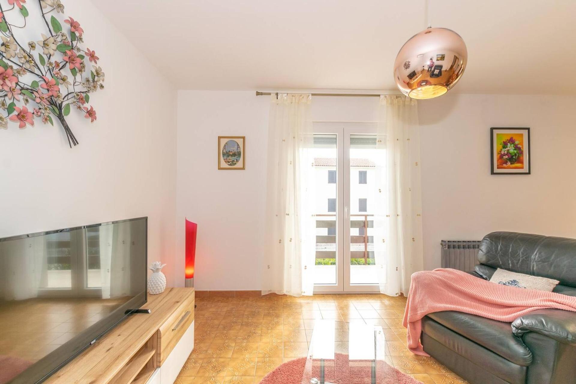 Family House With 2 Apartments - Irma 梅杜林 外观 照片