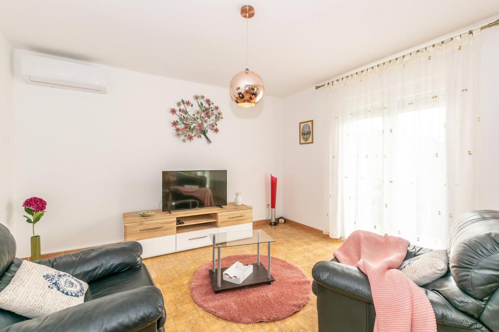 Family House With 2 Apartments - Irma 梅杜林 外观 照片
