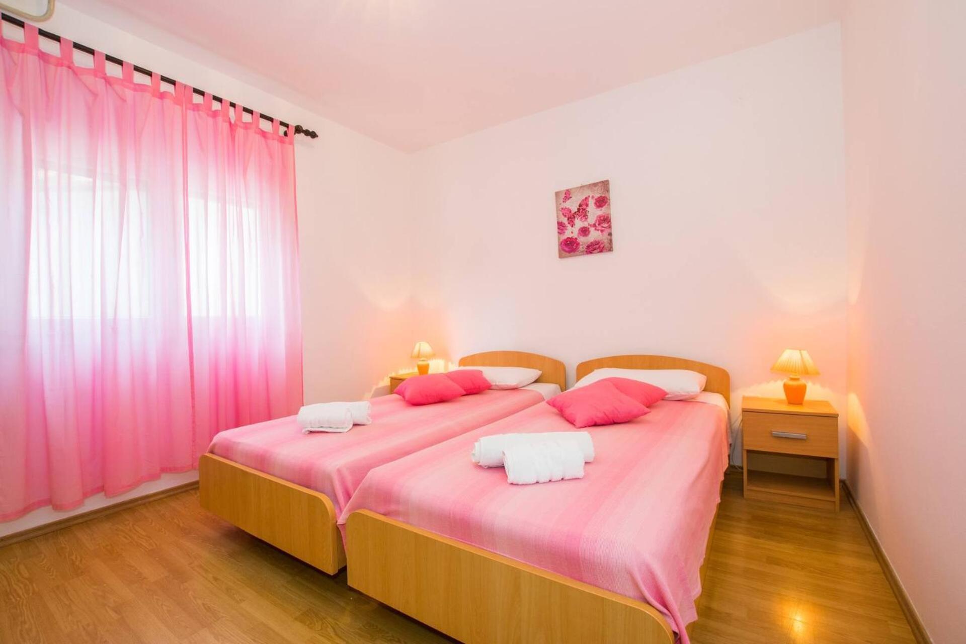 Family House With 2 Apartments - Irma 梅杜林 外观 照片